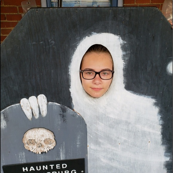 Meet your Posher, Megan - Picture 5 of 8